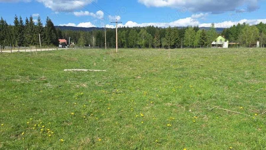 Teren de 2100 mp, în Comandău