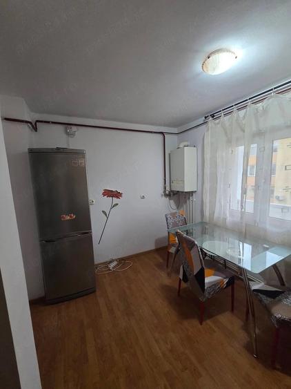 Apartament cu 3 camere decomandat în Ostroveni
