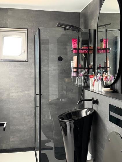 Apartament cu 3 camere decomandat, mobilat în Central
