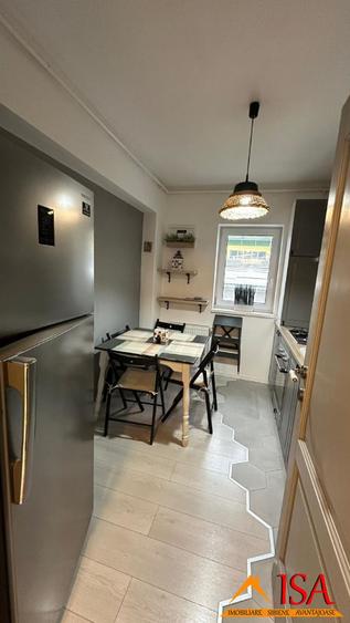 Apartament cu 3 camere decomandat, mobilat în Central