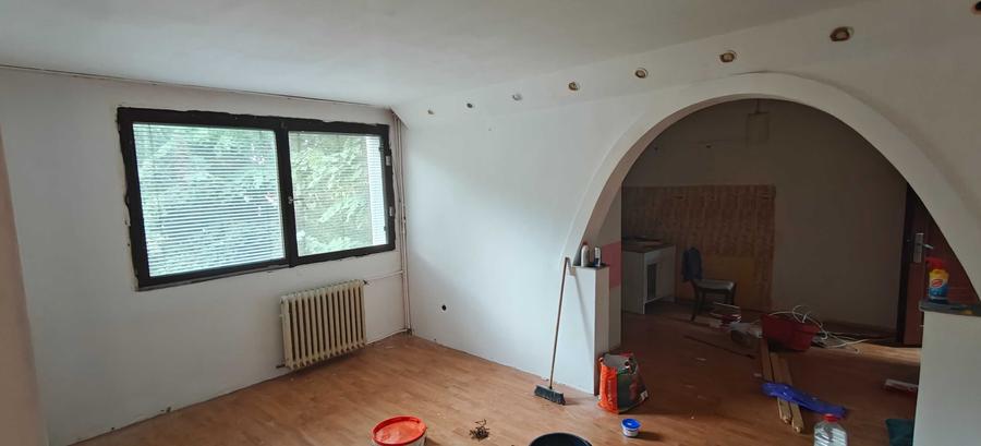 Apartament cu 3 camere semidecomandat în Rogerius
