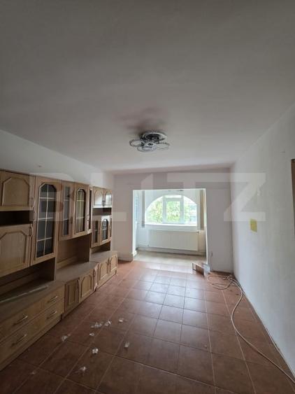 Apartament cu 4 camere decomandat, mobilat în Mazepa 1