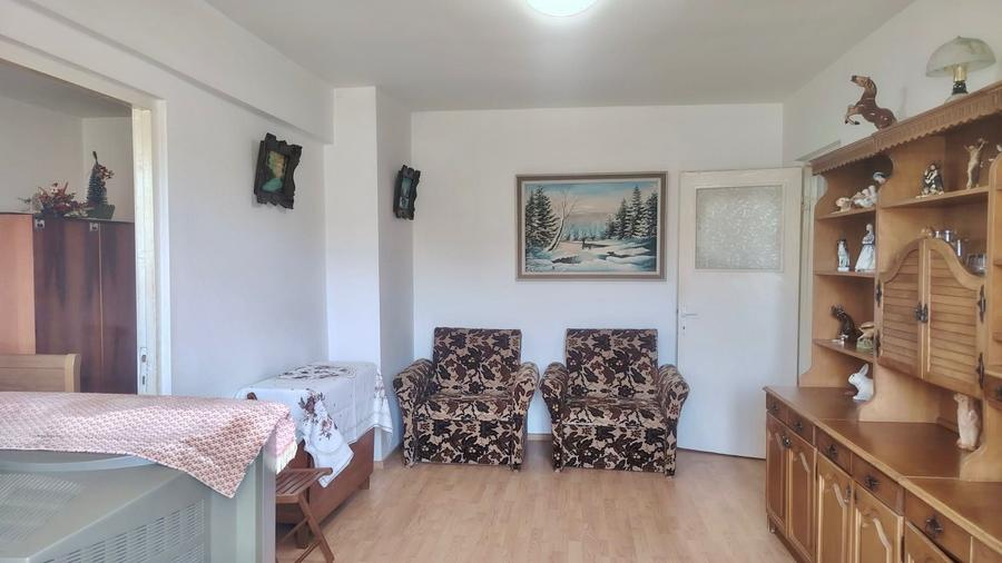 Apartament cu 3 camere semidecomandat în Frumușița