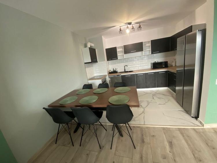 Apartament cu 3 camere decomandat în Central