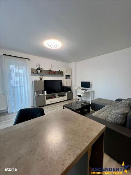 Apartament cu 3 camere decomandat, mobilat în Tractorul