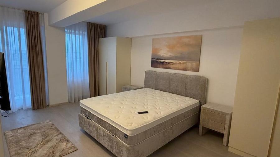 Apartament cu 3 camere semidecomandat în Central