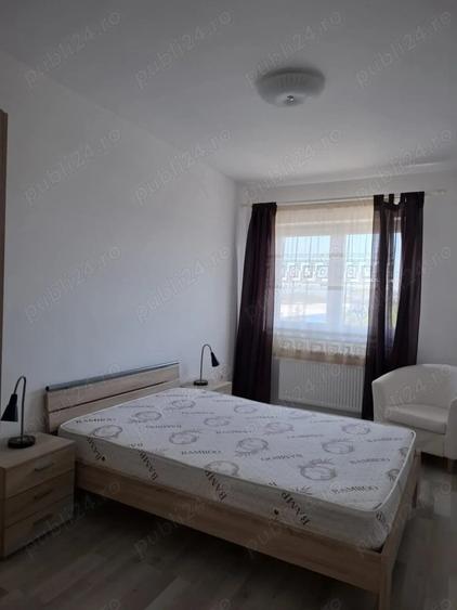 Apartament cu 3 camere decomandat în Tractorul