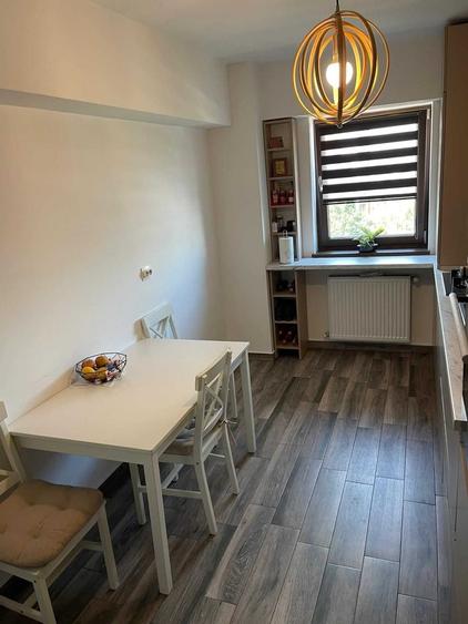 Apartament cu 2 camere semidecomandat în Craiovei