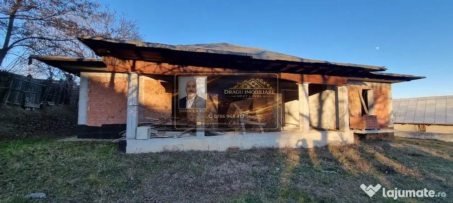Casă cu 4 camere cu Canalizare în Păunești
