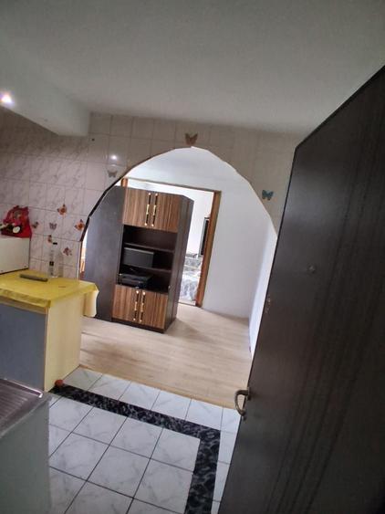 Inchiriez apartament pe strada Trandafirilor nr 2 scara 2 bloc i2 1000 de lei pe luna informatii la nr. De tel. 0770146279 - 14