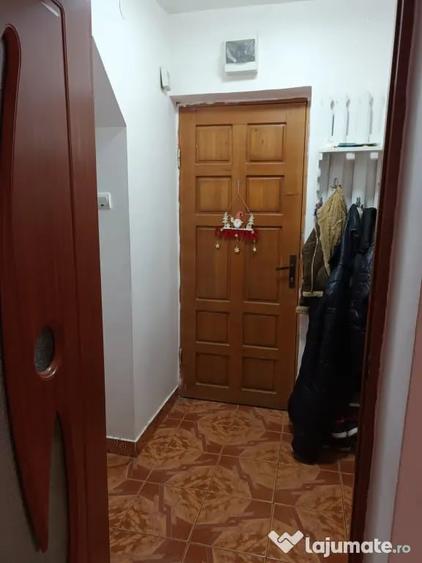 Apartament cu 2 camere semidecomandat în 9 Mai