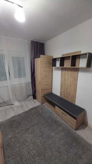 Apartament cu 3 camere decomandat în Valea Adâncă