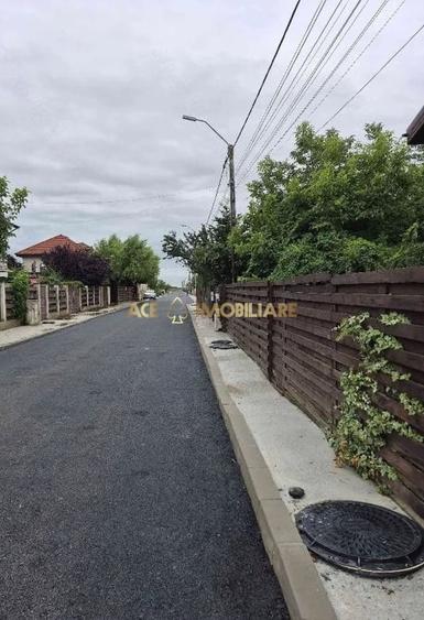 Casă individuală cu 4 camere cu Canalizare în Tunari