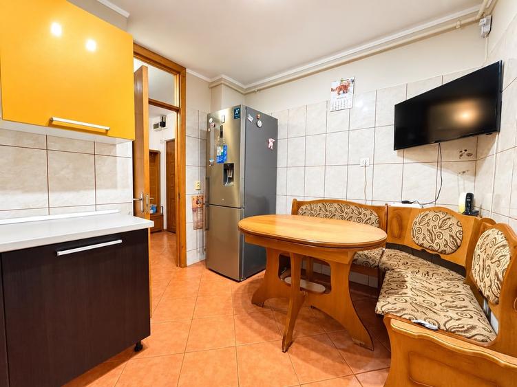 Apartament cu 3 camere decomandat, mobilat în Dacia