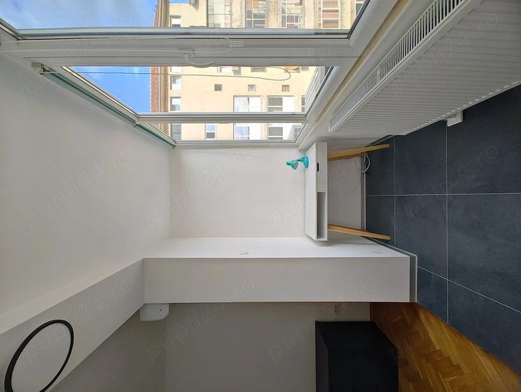 Apartament cu 4 camere semidecomandat în P-ța Victoriei