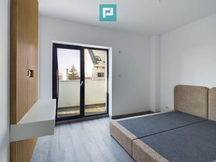 Penthouse cu 3 camere decomandat, mobilat în Central
