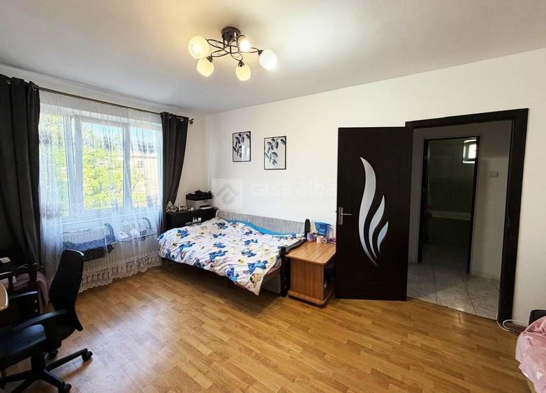 Apartament cu 3 camere decomandat, mobilat în Alexandru cel Bun