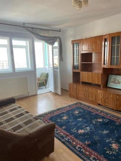 Apartament cu 3 camere decomandat, mobilat în Casa de Cultură