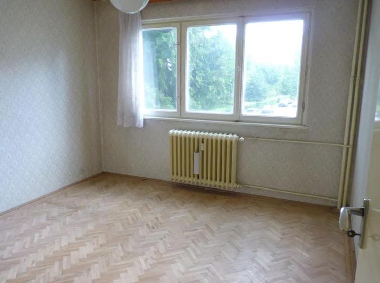 Apartament cu 3 camere semidecomandat în Astra