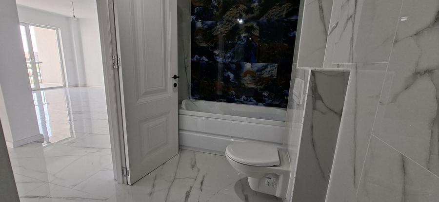 Apartament cu 3 camere semidecomandat în Dumbrăvița