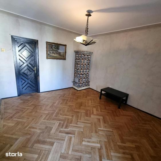 Apartament cu 3 camere semidecomandat în Cotroceni
