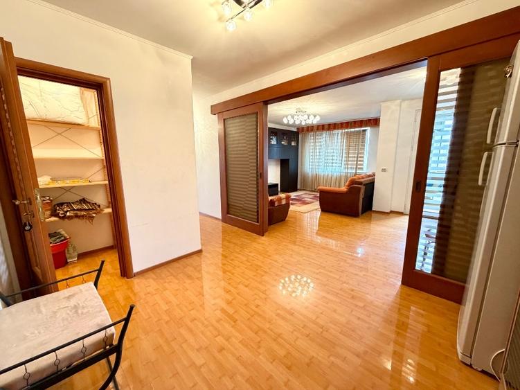 Apartament cu 3 camere decomandat, mobilat în Ultracentral