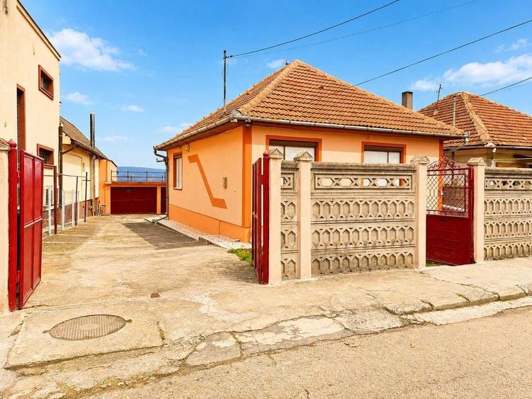 Casă cu 4 camere cu Teren 541 Mp în Central