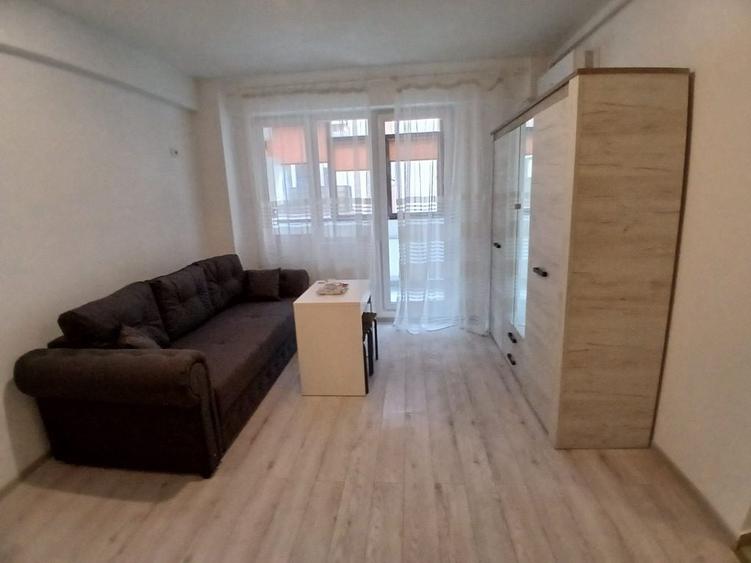 Garsonieră în Roșu