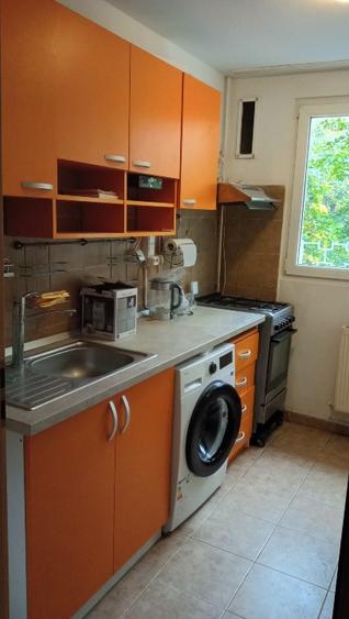 Apartament cu 3 camere semidecomandat în Titan