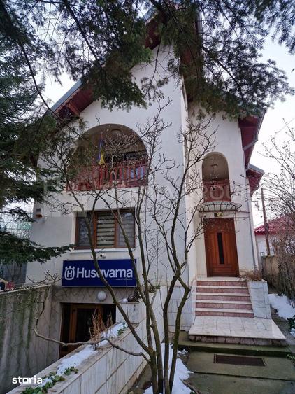 Casă cu 5 camere cu Canalizare în Central