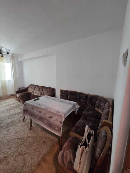 Inchiriez apartament mobilat, situat pe Bulevardul Carol, aproape de Universitate, la etajul 4/7 - 13