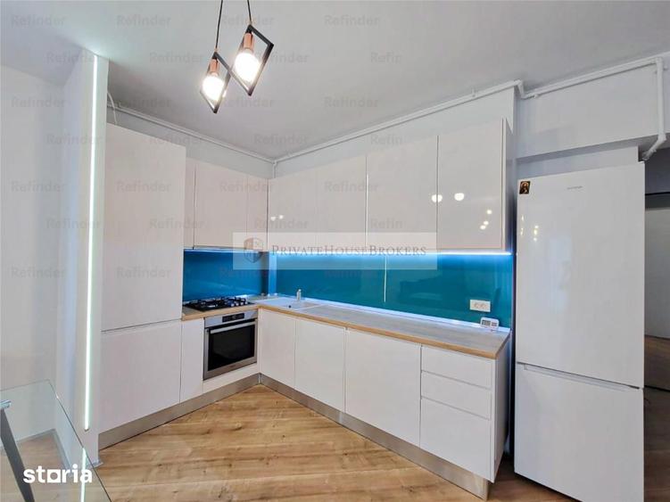 Apartament cu 3 camere semidecomandat în Central