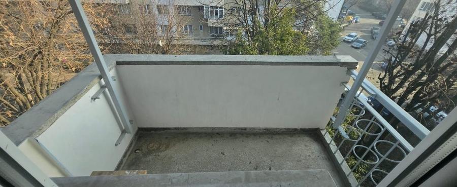 Apartament cu 2 camere semidecomandat în 1 Mai
