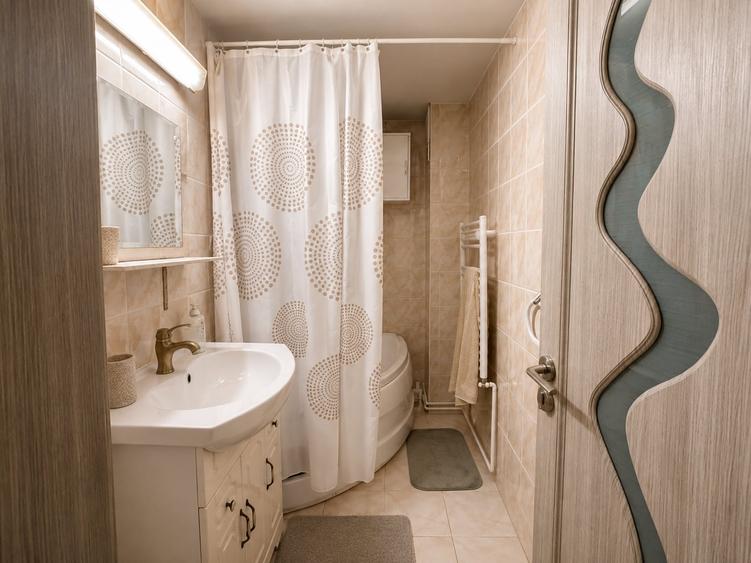 Apartament cu 3 camere decomandat, mobilat în Sebastian