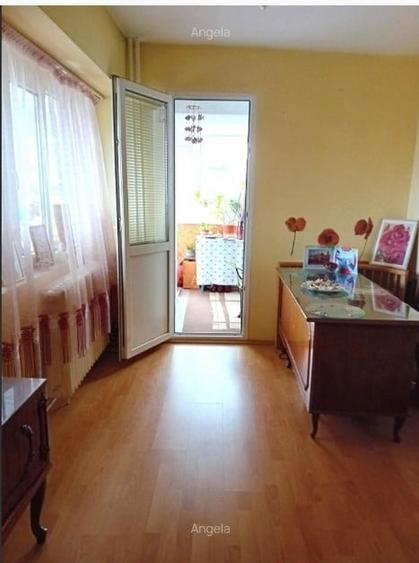 Apartament cu 4 camere decomandat în Gorjului