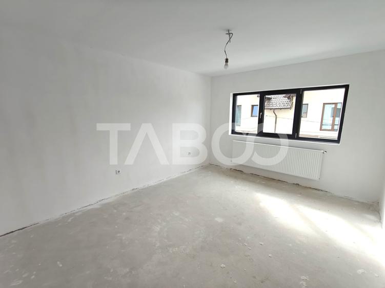 Apartament cu 3 camere decomandat în Periferie