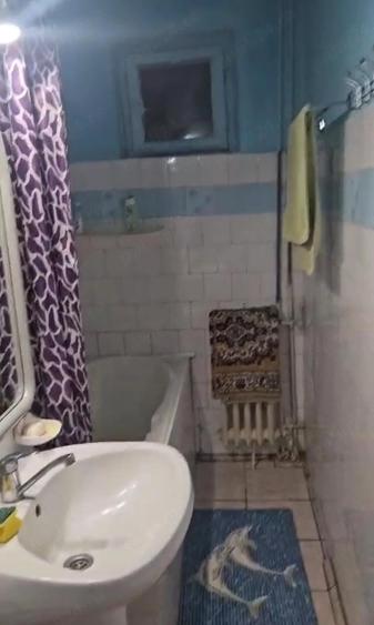 Apartament cu 3 camere semidecomandat în P-ța Doina