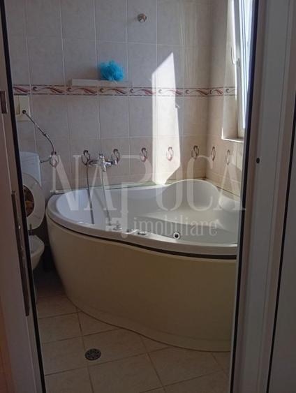Casă individuală cu 8 camere cu Canalizare în Central