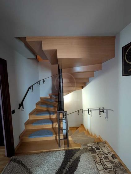 Duplex cu 5 camere cu Canalizare în Florești