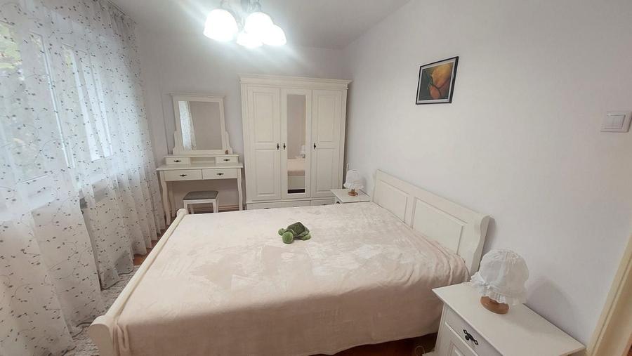 Apartament cu 3 camere semidecomandat, mobilat în Gheorgheni