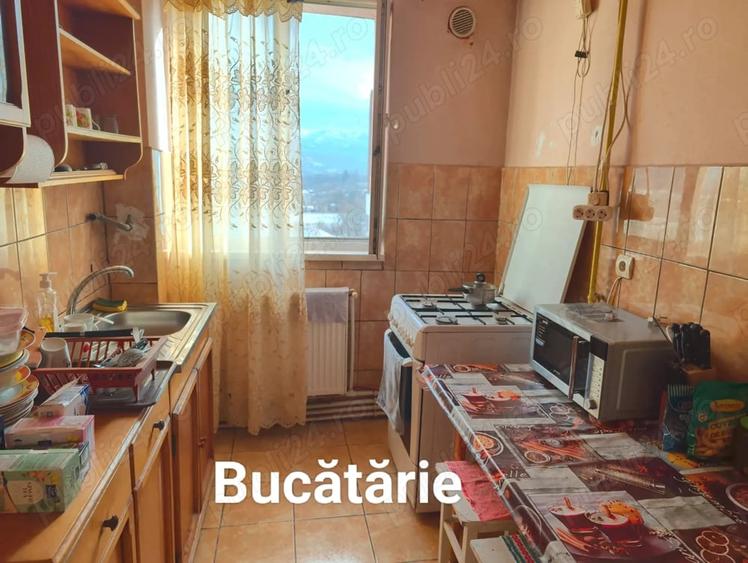 Apartament cu 3 camere semidecomandat în Central