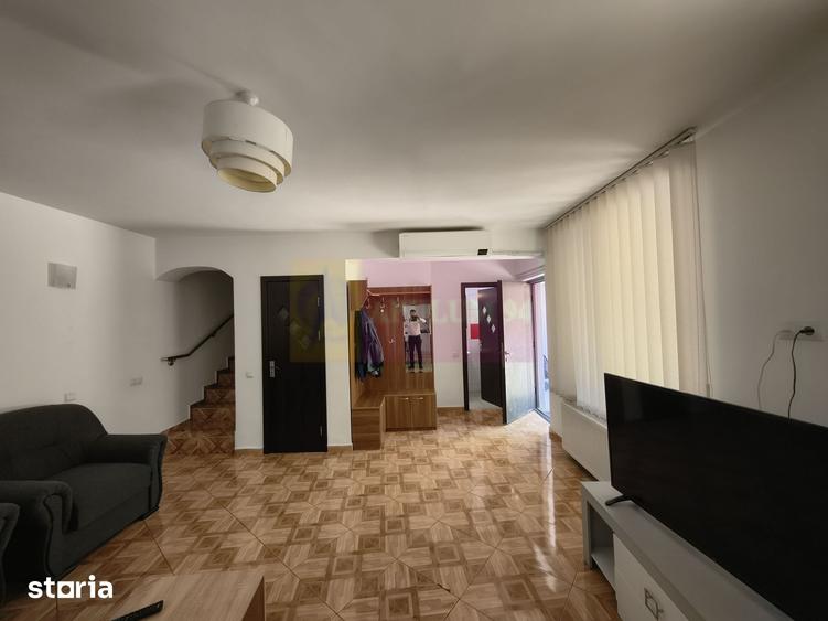 Casă cu 7 camere cu Teren 280 Mp în Rahova