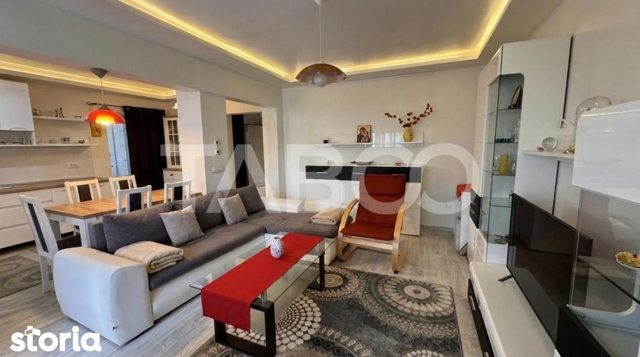 Apartament cu 4 camere semidecomandat, mobilat în Est