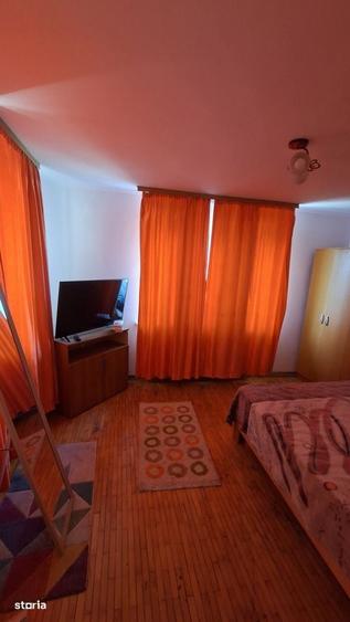 Apartament cu 3 camere semidecomandat în Central