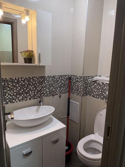 Apartament cu 3 camere decomandat în Exterior Vest