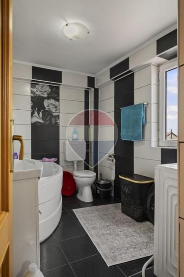 Casă individuală cu 14 camere cu Teren 457 Mp în Rahova