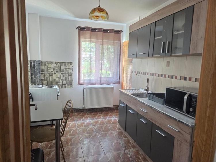Apartament cu 2 camere decomandat în Republicii