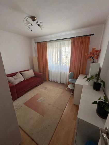 Apartament cu 3 camere decomandat în Drumul Taberei