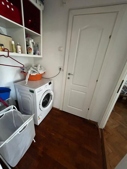 Apartament cu 3 camere semidecomandat în P-ța Victoriei