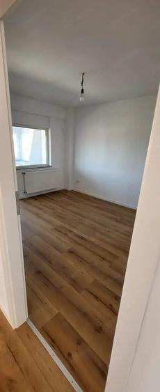 Apartament cu 4 camere decomandat în Telegrafului